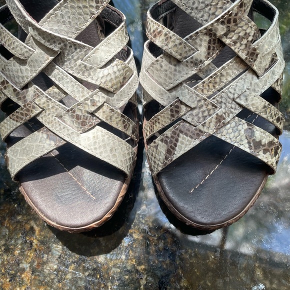 Snakeskin Print Leather Wedges